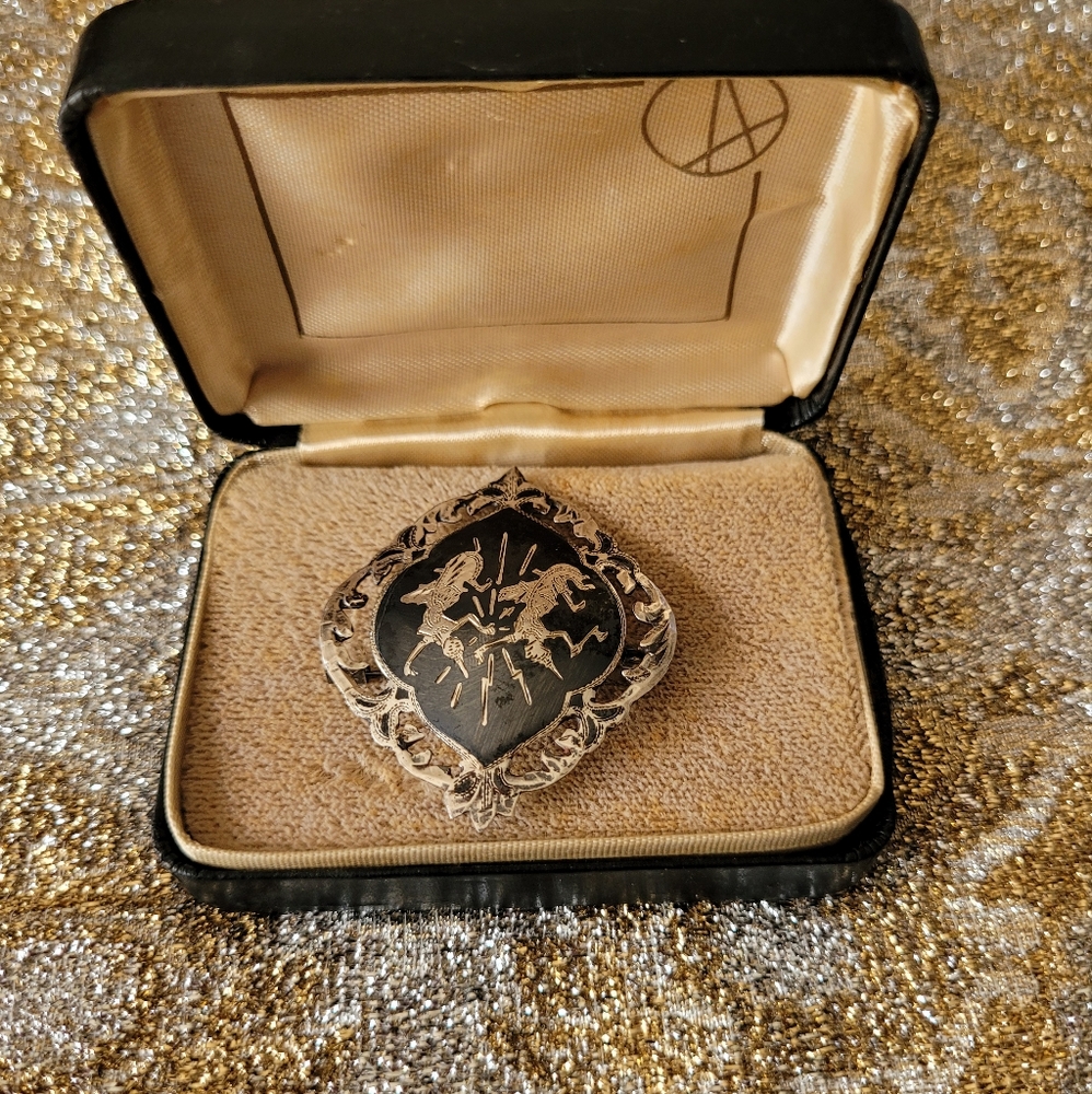 Vintage  Siam sterling silver broch
